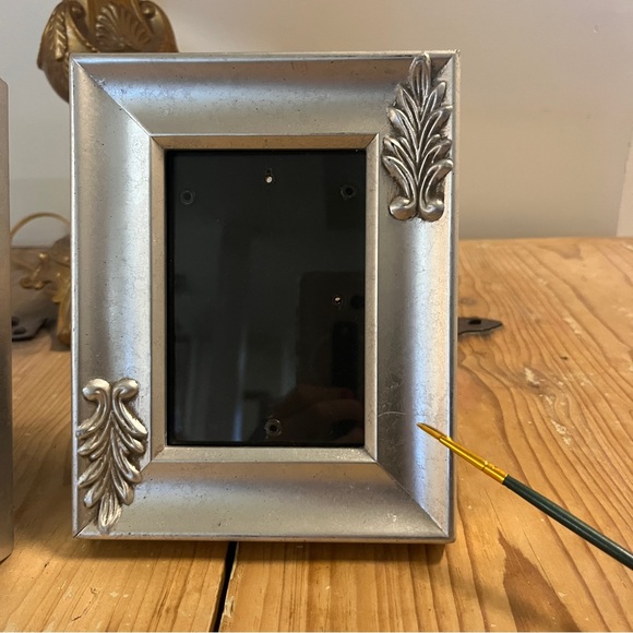 Pair 🍐 of Picture Frames - Picture 12 of 14